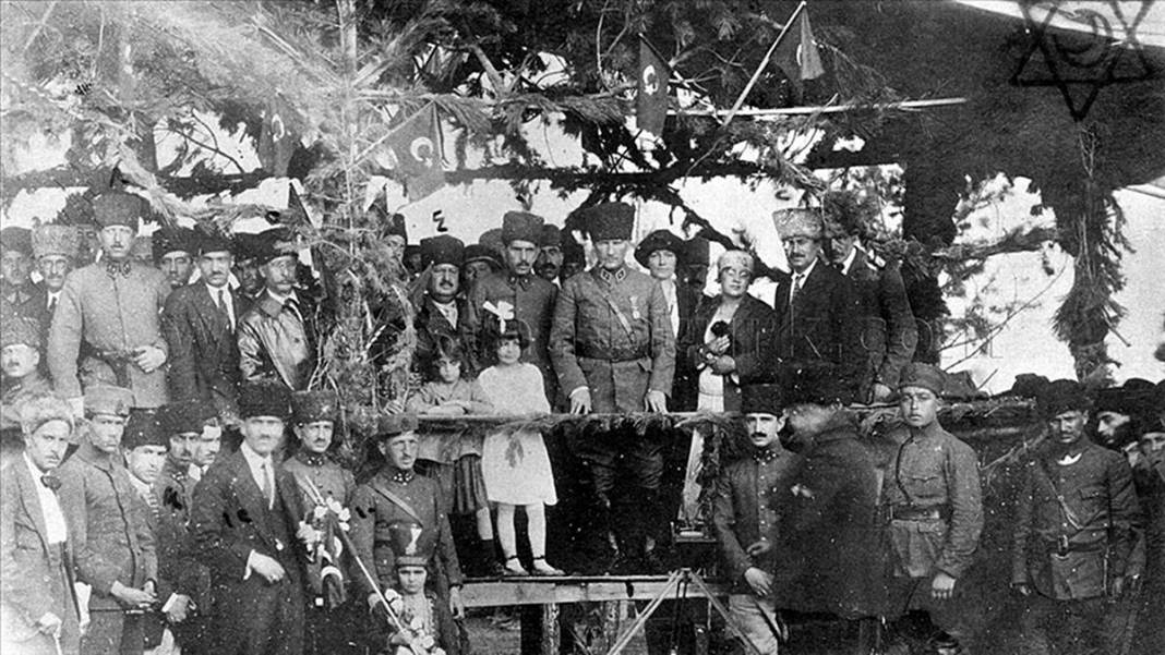 Atatürk'ün arşivlerde saklı kalan nadir fotoğrafları satışta 2